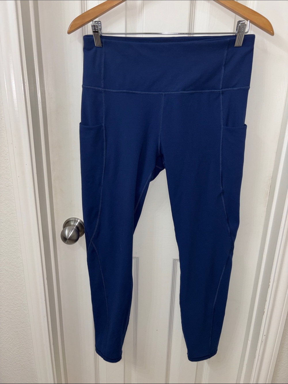 High-Rise Navy Blue Athletic Leggings with Side Pockets